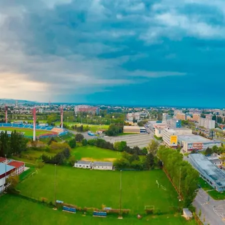 Juls Next To Football And Hockey Stadium Apartment *