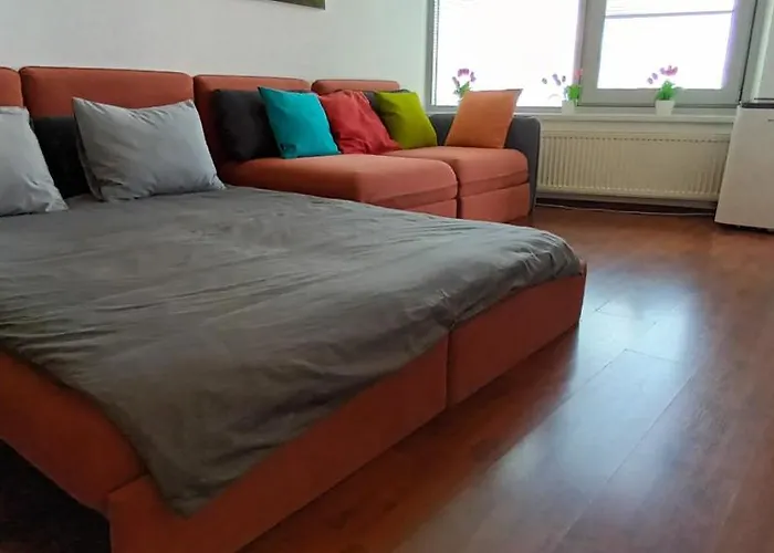 Juls Next To Football And Hockey Stadium * Μπρατισλάβα