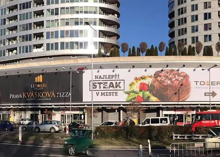 Juls Next To Football And Hockey Stadium Μπρατισλάβα