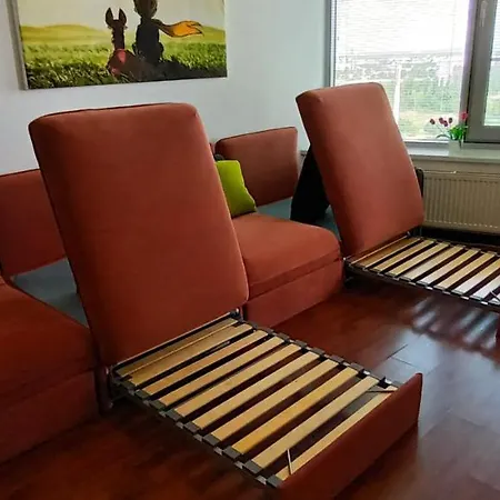 Juls Next To Football And Hockey Stadium 브라티슬라바