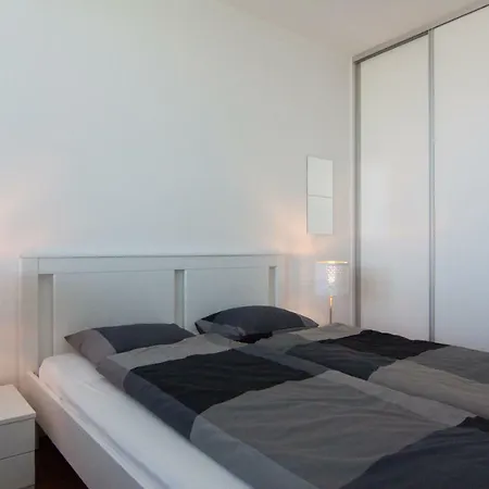 아파트 Juls Next To Football And Hockey Stadium