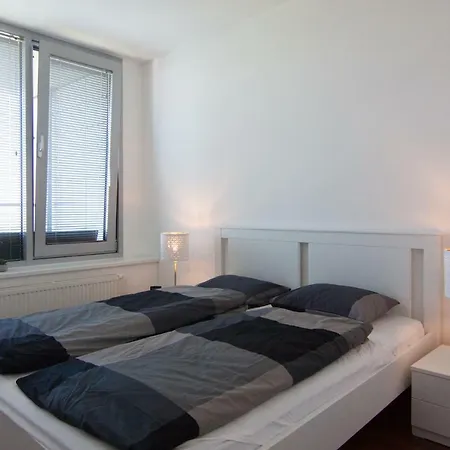 Juls Next To Football And Hockey Stadium 브라티슬라바