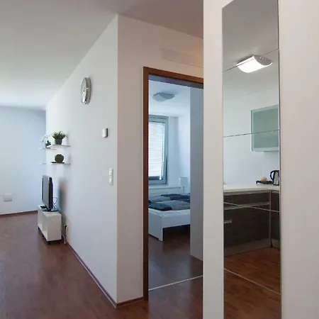 Apartmán Juls Next To Football And Hockey Stadium Bratislava